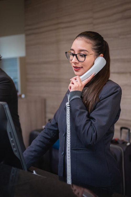 receptionists-5975962_1920 receptionists-5975962_1920